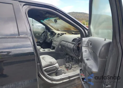 2017 Ford Police Interceptor z USA, uszkodzony, nr VIN 1FM5K8AR4HGB33550